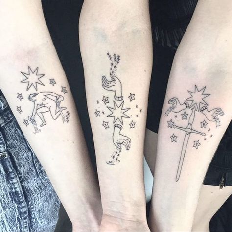 ✩✷Star Sisters✷✩ #stickandpoke's based on #tarot card The Star✩ Thanks girls! Tarot Card The Star, Tarot Card Tattoo, Tarot Tattoo, Handpoke Tattoo, Tattoo Arm, Card Tattoo, Dream Tattoos, Art Tattoos, Star Tattoos