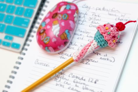 Cupcake Pencil Topper Pattern in Simply Crochet, Issue 51 ... Crochet Topper, Crochet Pencil, Crochet Cupcake, Pen Toppers, Simply Crochet, Crochet Keychain Pattern, Pencil Toppers, Crochet Bookmarks, Crochet Magazine