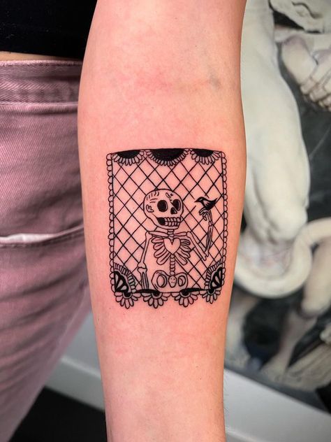 calavera skull Mexican Tattoo Minimalist, Mexican Color Tattoos, Simple Mexican Tattoo Ideas, Mexico Traditional Tattoo, Mexican Culture Art Tattoo, Salvadorian Tattoo Ideas, Piñata Tattoo, Traditional Mexican Tattoo For Women, Mexican Themed Tattoos