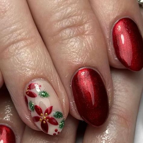 Christmas Nails Whimsical, Christmas Accent Nail Designs, Xmas Shellac Nails, Simple Christmas Nails Gingerbread, Natural Nails Christmas Design, Xmas Nails Ideas 2024, Fall/christmas Nail Ideas, Christmas Flower Nail Designs, Noche Buena Nails