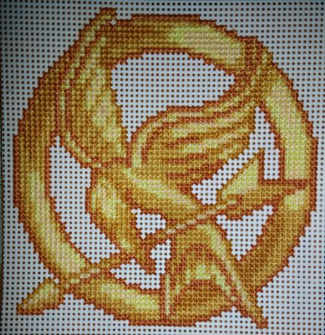 Mockingjay Pin – A bird is singing to blue sky Hunger Games Cross Stitch, Mockingjay Pin, The Mockingjay, Hama Beads Design, Hunger Games 3, Perler Bead Ideas, My Nephew, Pixel Art Pattern, Mockingjay