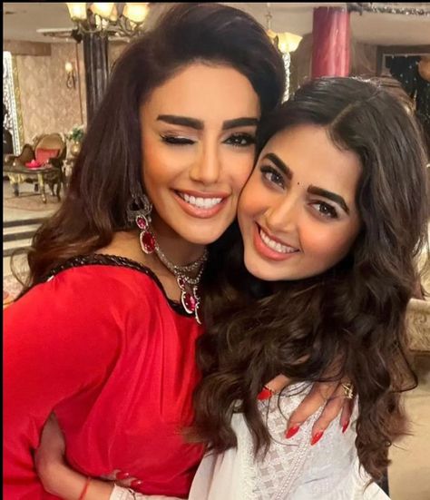 Mahek Chahal, Tejaswi Prakash, Tejasswi Prakash, Pakistani Dress Design, Beautiful Makeup, Desi Beauty, Live Tv, Pakistani Dresses, First Night