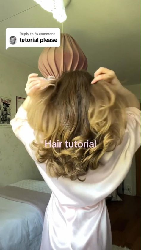 Hair tutorial, blowout, mid length hairstyles How To Get Perfect Blowout, Bouncy Blowout Tutorial, Sock Blowout Tutorial, Socks Blowout, Mid Hair Updo, Mid Length Hair Curls, Sock Blowout Hair, Mid Length Layers Haircut, Blowout Mid Length Hair