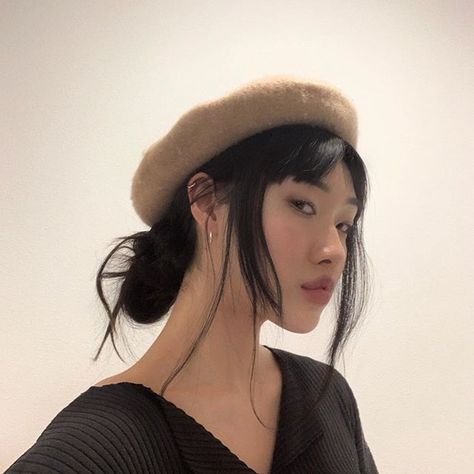 Beret Hat Hairstyles, Beret Hairstyles, Dark Academia Hairstyle, Dark Academia Hair, Academia Hairstyle, Light Academia Aesthetic, Fashion Moodboard, Academia Fashion, Hair Reference