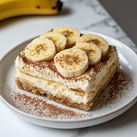 Banana Pudding Tiramisu - Yeyfood.com: Recipes, cooking tips, and kitchen hacks for home cooks of all levels Banana Pudding Tiramisu, Tiramisu Ideas, Banana Tiramisu, Chocolate Tres Leches Cake, Cinnamon Bread Easy, Instant Banana Pudding, Hacks For Home, Banana Pudding Desserts, Tiramisu Cake