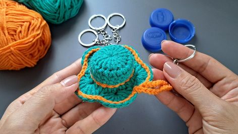 Crochet With Bottle Caps, Plastic Bottle Caps Ideas, Plastic Bottle Caps, Granny Square Crochet Patterns Free, Crochet Gift, Bottle Top, Square Crochet, Salt Dough, Crochet Keychain