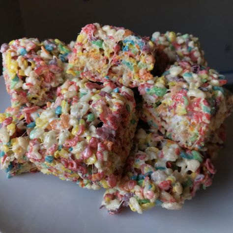 Special fruity pebble krispie treats  #food #meal #foods #healthyfood #keto Fruity Pebbles Treats, Fruity Pebble, Pretty Dessert, Creative Desserts, Fruity Pebbles, Rice Krispie Treats, Rice Krispie, Dim Sum, Food Obsession