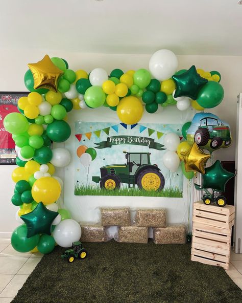 John Deere Tractor 🚜 themed party Balloon Garland Decoration @johndeereaunz #partysuperstore #johndeeretractor #balloongarland #adelaideballoons #balloondecor #balloondelivery #balloonshop #balloons #balloon #balloondecoration #adelaideballoonstylist #adelaideballoonshop #partyshop #partystore #partysupplies John Deere Party Decorations, Tractor Birthday Party Decorations, John Deere Tractor Party, Tractor Party Decorations, Party Balloon Garland, John Deere Birthday Party, Tractor Decor, John Deere Party, John Deere Birthday