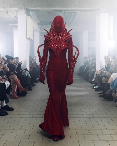 ‚ARTIFACTS OF UNCERTAIN TRANSFORMATION‘ LOOK 6 Red Lycra dress with hand-sewn lace applications, paired with a meticulously crafted sculpture shaped using 3D printing from recycled PETG, sourced from fashion industry packaging waste. Presented @berlinfashionwe Design and creative direction: @marlon__ferry Photography and light concept: @lewin.ber Photography assistance and videography: @mks.dng Show assistant: @katharinaschweizr Soundtrack: @eli.jah.taylor Hair and Makeup: @facesbynicky ... Grotesque Fashion, Surrealist Design, Gore Fashion, Dress Transformation, Artistic Photoshoot, Light Concept, Black Designers, Lycra Dress, Female Monster