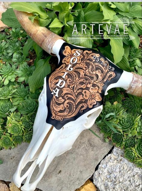 Steer Horns Decor Living Rooms, Tooled Leather Cow Skull, Arizona Living Room, Cow Skull Ideas, Animal Skull Decor, Big R, Deer Skull Art, Painted Cow Skulls, Cow Skull Decor