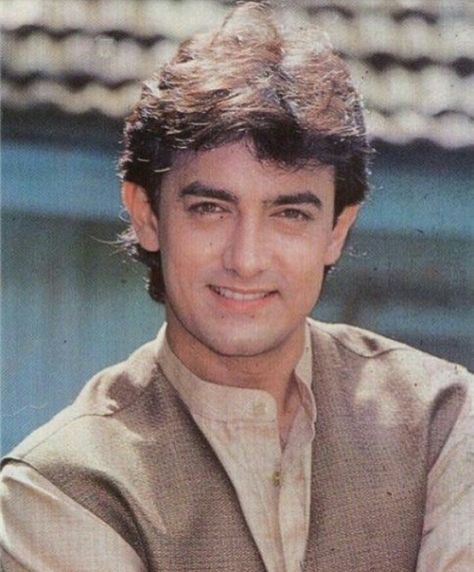 Shashi Kapoor, Amir Khan, Beach Instagram Pictures, Pakistani Style, Bollywood Cinema, 90s Bollywood, Indian Cinema, Aamir Khan, Bright Pictures