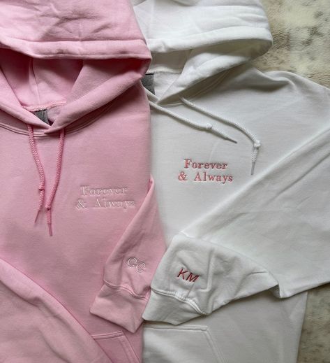 If they sent this to you, they wanna get matching hoodies🤭💕 Review pic in last slide💫 Which set are you wearing with ur partner/ bestie?🌷 This gift is something they will wear forever & when they wear it they’ll be reminded of how much love & appreciation you have for them🫶🏼 SHOP NOW~Link in bio<3 ~~ #anniversary #anniversarygift #gift #embroiderymachine #embroidery #custominitials #asmr #embroideryasmr #SmallBusiness #bfgiftideas #gfgiftideas #boyfriendgiftideas #girlfriendgiftideas #... Custom Hoodies Ideas Design, Relationship Hoodies, Custom Hoodies Ideas, Cute Couple Hoodies, Hoodies For Couples, 3 Anniversary, Best Friend Hoodies, Matching Hoodies For Couples, Hoodie Couple