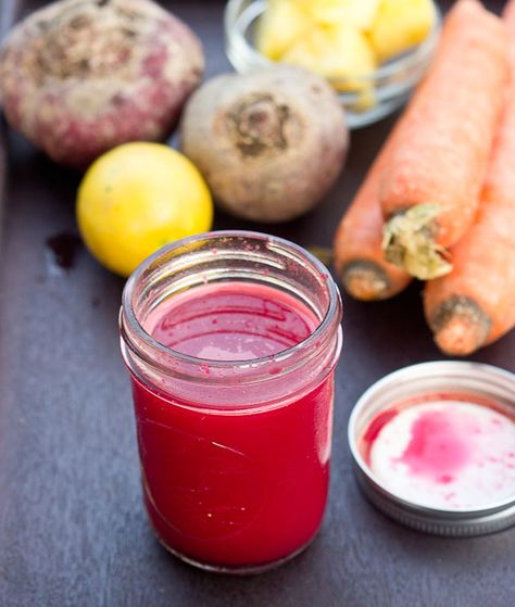 The Early Riser is beets, carrots, pineapple, and lemon that make a tangy and tart juice that will wake you up and put a pep in your step! Beet Juice Benefits, Beet Juice Recipe, Pineapple Juice Recipes, Beets Carrots, Juice Cleanse Recipes, Veggie Juice, Lemon Diet, Early Riser, Detox Juice Recipes