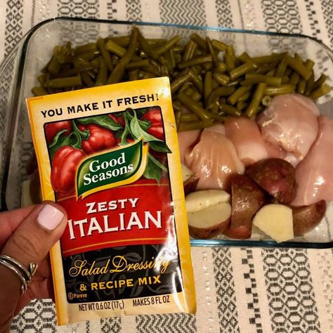 Chicken Green Beans And Potatoes, Chicken Green Beans Potatoes, Beans And Potatoes Recipe, Green Beans Red Potatoes, Zesty Italian Chicken, Oven Green Beans, Italian Dressing Chicken, Italian Green Beans, Italian Chicken Crockpot