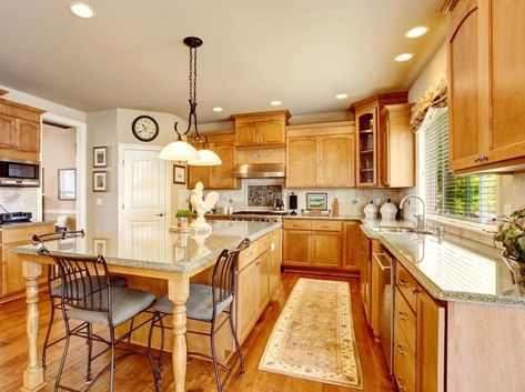 Wooden Kitchen Interior, Best Kitchen Paint Colors, Green Kitchen Walls, Kitchen Cabinets Colors, Best Kitchen Colors, Cabinets Colors, Light Wood Kitchens, Paint For Kitchen Walls, Maple Kitchen Cabinets