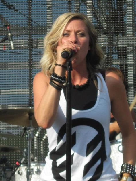 Dawn Richardson from Fireflight Fireflight Band, Kelly Clarkson Concert, Kelly Clarkson Album Cover, Concert Photos, Christian Artists, Single Person, Female Singers, My Favorite Music, Music Stuff