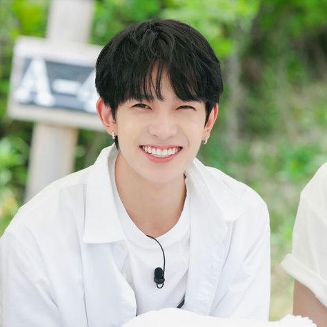 he’s so pretty #heeseung #leeheeseung #hee #enhypen #smile #pretty Smile Pictures, Baby Park, Boyfriend Wallpaper, Ideal Boyfriend, I Want Him, Happy Smile, Kpop Guys, Cutie Patootie, Star Shape