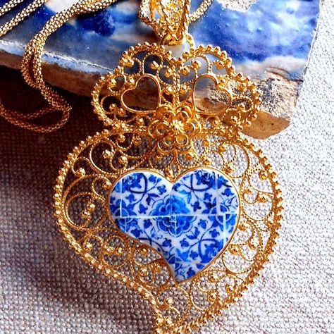 Silver Filigree Heart of Viana Minho with 16th century Azulejos from Tomar #necklace #Portugal #Atrio_Azulejos #silverfiligree #silver #tomar #heart #goldbath24k Portuguese Folklore, Portuguese Tattoo, Camellia Flowers, Gold Bath, Portuguese Culture, Replica Jewelry, Blue Tile, Large Heart, Gold Filigree