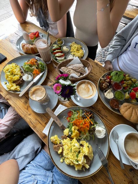 Brunch Cafe Aesthetic, Brunch Berlin, Berlin Cafe, Master Manifestor, Brunch Cafe, Berlin City, Europe Summer, Europe Trip, Insta Posts