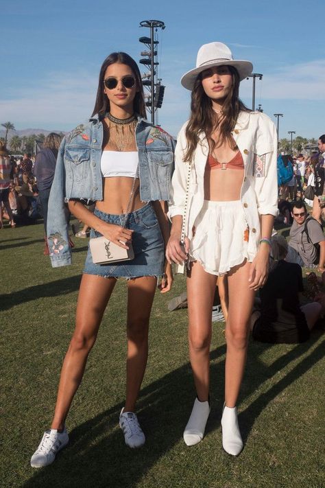 On the grounds of Coachella | music festival outfit ideas Look Da Festival, Best Coachella Outfits, Lollapalooza Outfit, Rave Outfits Edc, Coachella Looks, Edm Festival Outfit, Festival Mode, Coachella Music Festival, Coachella Music