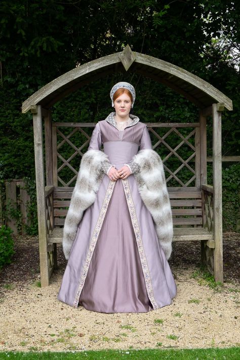 England traditional costumes. #NationalCostumes #NationalAttire English Traditional Clothing, England Traditional Dress, Traditional English Clothing, Ancient British Clothing, Luxury Historical Medieval Dress For Reenactment, Luxury Historical Fitted Medieval Dress, England Clothes, Medieval Dress Historically Accurate, Medieval Baroque Costume Dress