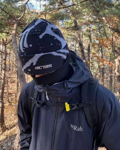 Arcteryx Mens, Beanie Outfit, Guy Fits, Mens Beanie, Shoes Outfit Fashion, Vintage Hoodies, Guys Clothing Styles, Clothing Details, Mens Outfit Inspiration