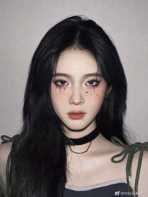 Makeup Horor, Simple Halloween Makeup, Makeup Anime, Dark Makeup Looks, Korean Short Hair, Doll Eye Makeup, Horror Makeup, Halloween Makeup Easy, Edgy Makeup