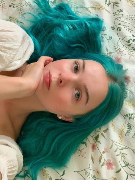 Green Hair Color Ideas, Green Hair Color, Fox Hair Color, Fox Hair, Arctic Fox Hair Color, Creative Hair Color, Teal Hair, Turquoise Hair, Dyed Hair Inspiration