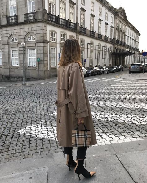 Sofia Coelho, Burberry Purse, Tony Bianco, Collage Wall, Women Trends, Art Collage, Fall Wardrobe, Burberry Bag, Look Fashion