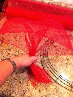 Diy Deco Mesh Wreath, Deco Mesh Garland, Making Mesh Wreaths, Mesh Ribbon Wreaths, Deco Mesh Wreaths Tutorials, Deco Mesh Wreaths Diy, Mesh Wreath Tutorial, Wire Wreath Frame, Mesh Wreath Diy