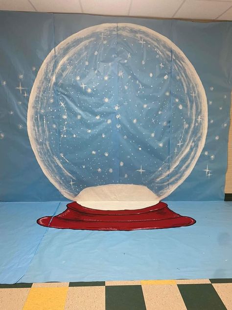 Snow Globe Classroom, Snow Globe Decorations Classroom, Diy Snowglobe Photo Backdrop, Winter Wonderland Photo Backdrop Diy, Snow Globe Picture Backdrop, Giant Snowglobe Diy, Cheap Winter Wonderland Decorations, Winter Display Window, Snowglobe Window Display