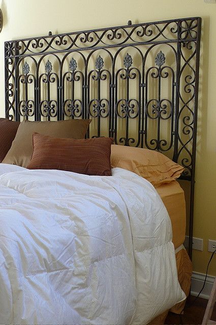 iron grate as headboard Massive Fireplace, Wrought Iron Headboard, Headboard Alternative, Creative Headboard, Iron Headboard, Bohemian Style Home, Wrought Iron Beds, Head Boards, Headboard Decor