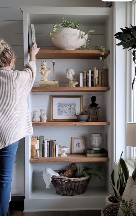 Painted Shelves Ideas Bookshelves, Painted Shelves Ideas, Hallway Bookshelf, Bookshelf Decor Living Room, Painted Shelves, Decorate Shelves, Sandringham House, Styling Bookshelves, Floating Shelf Decor