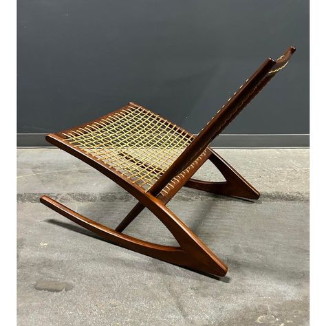 Stunning lines and rare mid century modern Frederik Kayser for Vatne Mobler, Model 599 rocking chair made of Afromosia teak with cord weave, Norway circa 1960s. This a beautiful piece to add to any mid century collection. Easy Chair Wooden, Mid Century Modern Rocking Chair, Modern Wooden Chair, Rocking Chair Wood, Interior Chair, Del Core, Designer Chair, Chair Design Wooden, Furniture Design Chair