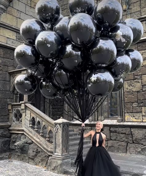 Black Balloons Photoshoot, Ballon Aesthetic, Balloons Photoshoot, Bday Balloons, Magical Fashion, Surprise Birthday Decorations, Ideas Cumpleaños, Birthday Inspo, Black Balloons