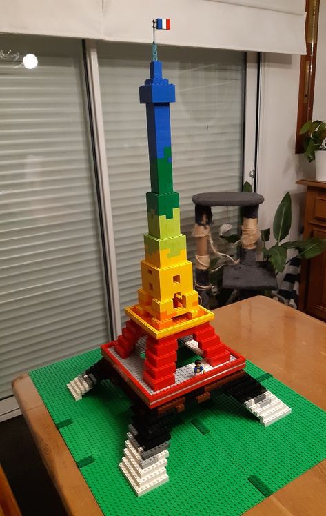 Lego Tower Ideas, Lego Crafts For Adults, Lego Eiffel Tower, Lego Tower, Lego Duplo Train, Lego Lamp, Lego Diy Crafts, Lego Basic, Easy Lego Creations