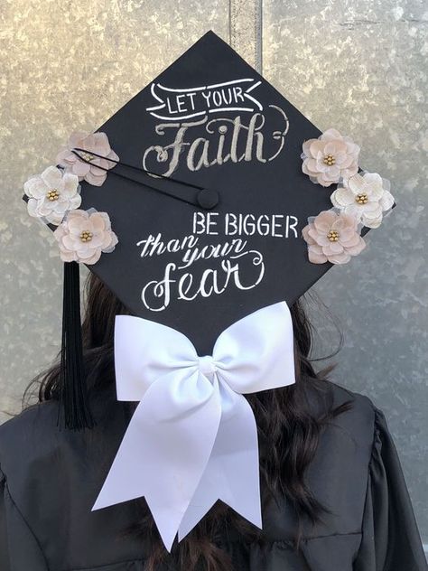 College Cap Decorations, Nurse Graduation Cap, College Grad Cap Ideas, Grad Cap Decorated, High School Graduation Cap, College Graduation Cap Decoration, Graduation College, Grad Cap Designs, Diy Graduation Cap