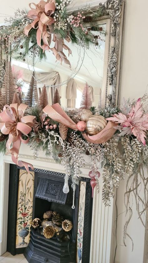 Pink Gold Christmas Garland, Glam Christmas Garland, Natural Farmhouse Christmas Decor, Pink Glam Christmas Decor, Pink Christmas Fireplace, Christmas Garland Pink, Pink Christmas Mantle Decor, Elegant Christmas Tree Ideas 2022, Rose Gold Xmas Tree