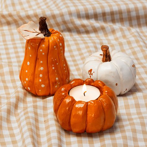 Clay Pumpkin Candle Holder, Halloween Things To Make Out Of Clay, Air Clay Halloween Ideas, Halloween Air Dry Clay Crafts, Fall Clay Decorations, Clay Autumn Decor, Air Dry Clay Ideas For Fall, Autumn Air Dry Clay, Spooky Air Dry Clay