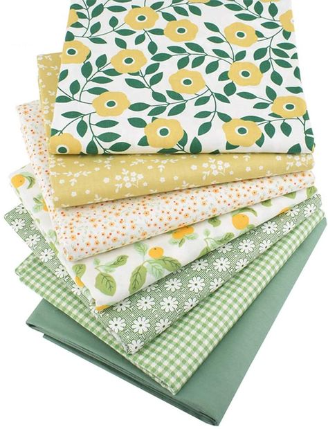 Cotton Crafts, Patchwork Fabric, Fabric Remnants, Fabric Bundle, Fabric Squares, Diy Fabric, Crochet For Beginners, Fat Quarters, Printed Fabric