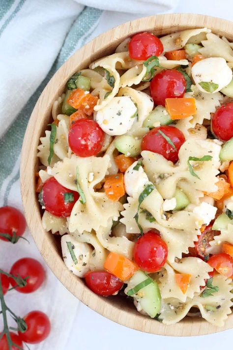 Easy Pesto Pasta, Easy Summer Side Dishes, Caprese Pasta Salad, Tastes Better From Scratch, Super Healthy Kids, Caprese Pasta, Pesto Pasta Salad, Easy Pasta Salad Recipe, Best Pasta Salad