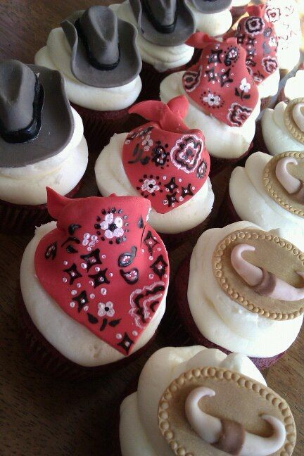 Country Western themed cupcakes...probably will never do. Too time consuming. But beautiful. Stunning Cupcakes, Cookies Cowboy, Holiday Hoedown, Firefighter Cake, Cowboy Cupcakes, Cowgirl Cakes, Cowboy Cakes, Cowboy Birthday Party, Creative Cupcakes