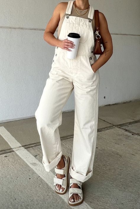 Off White Carpenter Pants Outfit, Cream Overalls Outfit Summer, Ivory Overalls Outfit, White Carhartt Overalls, Styling White Overalls, Bibs Outfit Women, White Curdoroy Pants Outfit, Cream Dungarees Outfit, White Overalls Outfit Aesthetic