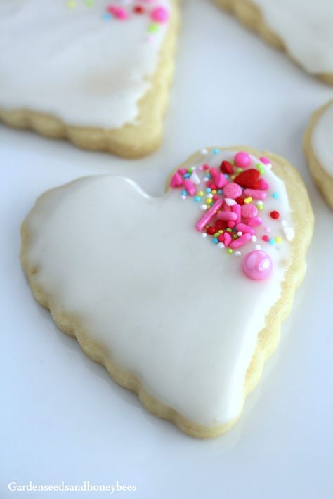 Easy Dipped Valentine Cookies - Garden Seeds and Honey Bees Valentine Cookies Decorated, Valentine Sugar Cookies, Valentines Baking, Dipped Cookies, Almond Flavor, Valentines Day Cookies, Valentines Food, Valentine Cookies, Icing Recipe