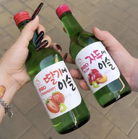 Soju Alcohol, Trendy Drinks, Pretty Alcoholic Drinks, Something Just Like This, Korean Snacks, Fresh Drinks, Strawberry Flavor, Pretty Drinks, Bakery Shop