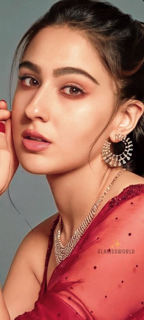 India Girl, Glamour Photo, Sara Ali Khan, Glamorous Style, Ali Khan, Couples Poses For Pictures, Bollywood Celebrities, Style Icon, Close Up