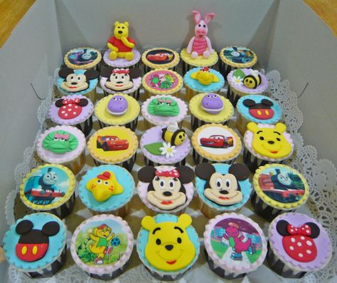 Disney characters cupcakes Dora Mermaid, The Incredibles 1, Bird Cage Cake, Go Jetters, Disney Characters Christmas, Cupcake Business, Disney Cupcakes, Character Cupcakes, Handy Manny