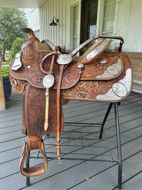 16” Dale Chavez Western Show Saddle FQHB Matching SET Breast Collar Headstall Custom Saddles Western, Western Saddles For Sale, Western Riding Tack, Western Pleasure Outfit, Western Tack Sets, Winchester 1873, Barrel Racing Saddle, Saddles For Sale, Tack Box