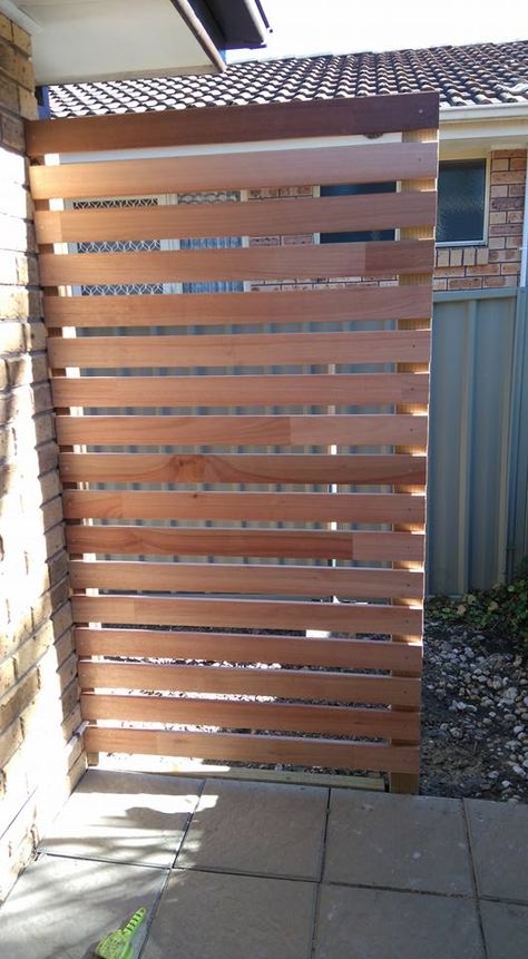 Garden Dividers, Apartment String Lights, Deck Railing Ideas, Wooden Fences, Diy Privacy Fence, Diy Privacy Screen, Privacy Ideas, Balcony Ideas Apartment Christmas, Balcony Ideas Apartment Outdoor