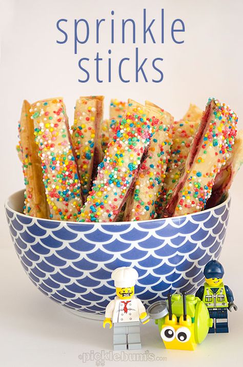 Food With Sprinkles, Classroom Party Food Ideas, Stick Cookies, Vbs Snacks, School Birthday Treats, Cookie Sticks, Lego People, Kids Party Food, Fairy Wands